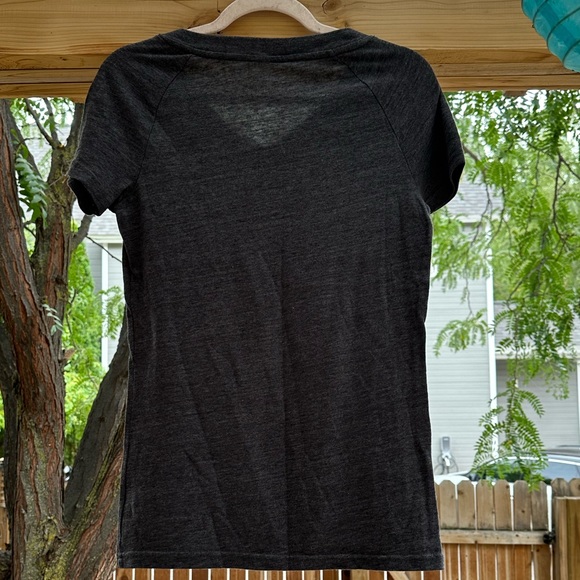 Adidas NWOT Nebraska Huskers Cornhuskers V Neck Short Sleeve Charcoal Tee - Picture 6 of 10